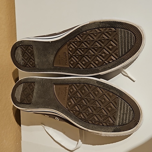 Great condition low top gray converse - Picture 6 of 6